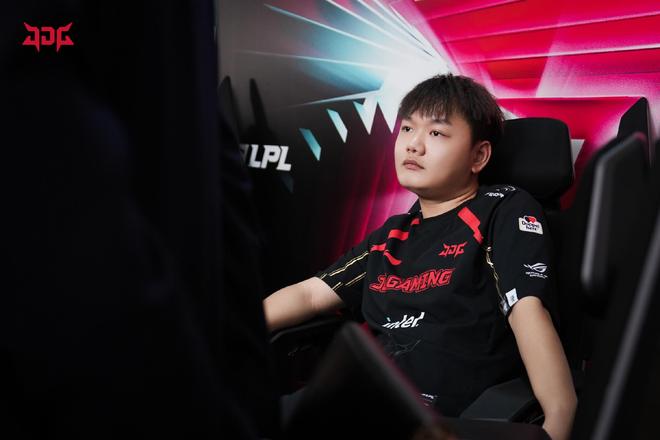 一位做出球 一位做出球